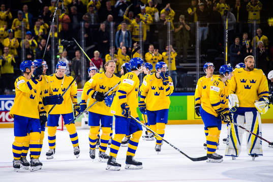 Sveriges spelare tackar publiken