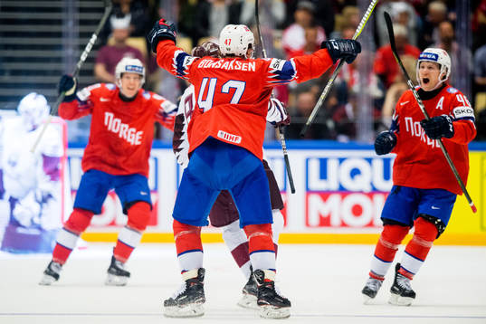 Alexander Bonsaksen of Norway celebrates with teammates