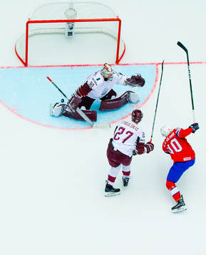 Ken Andre Olimb of Norway sees Alexander Bonsaksen (not