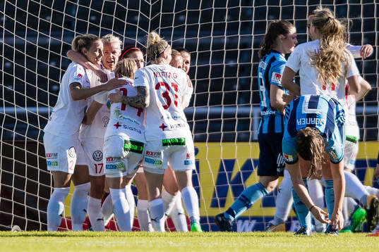 Rosengårds Glodis Perla Viggosdottir jublar med Simone