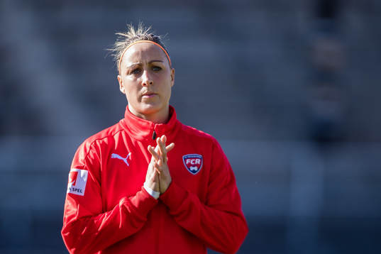 Rosengårds Sanne Troelsgaard Nielsen innan fotbollsmatchen