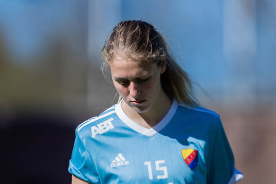 Djurgårdens målvakt Petra Kümin deppar innan