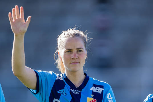 Djurgårdens Irma Helin innan fotbollsmatchen i