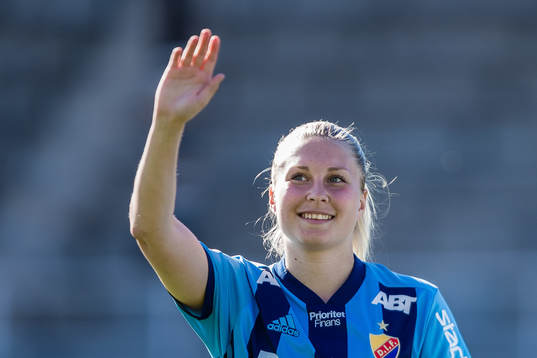 Djurgårdens Fanny Andersson innan fotbollsmatchen i