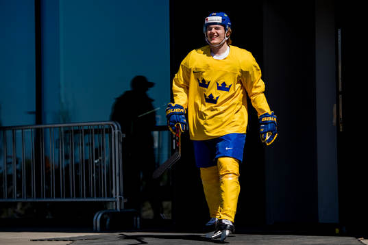Lias Andersson påväg till en träning med sveriges