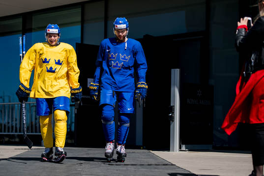 Lawrence Pilut och Magnus Pääjärvi-Svensson fotograferas