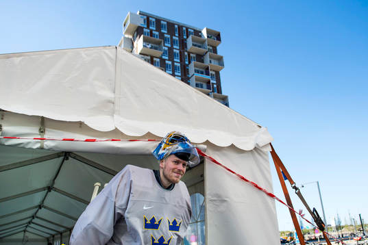 Målvakt Magnus Hellberg lämnar en träning