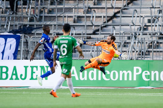Sundsvalls Peter Wilson med ett bortdömt mål bakom