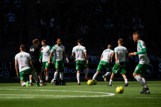 Hammarbys spelare före fotbollsmatchen i Allsvenskan