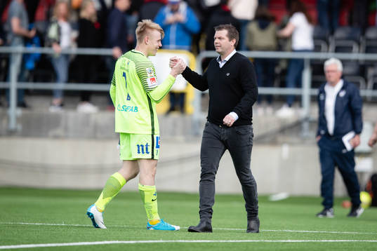 Norrköpings målvakt Isak Pettersson och tränare Jens