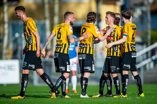 Häckens spelare jublar