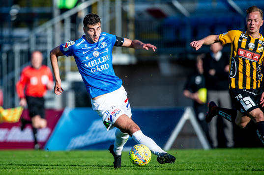 Trelleborgs Deniz Hümmet mot Häckens Adam Andersson