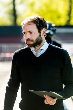 Häckens tränare Andreas Alm innan  fotbollsmatchen i
