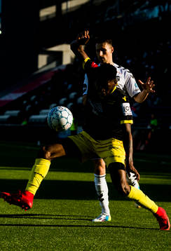 Elbasan Rashani of Odd and Damion Lowe of Start