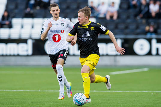Elbasan Rashani of Odd and Elliot Käck of Start