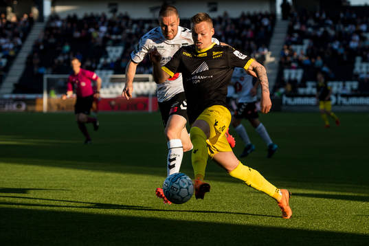 Espen Ruud of Odd and Aron Sigurdarson of Start