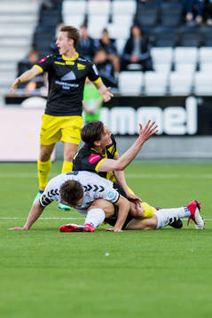 Fredrik Semb Berge of Odd and Kristjan Floki Finnbogason of