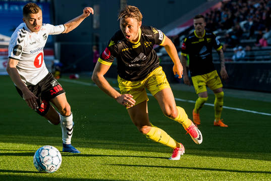 Vebjørn Alvestad Hoff of Odd and Henrik Robstad of Start