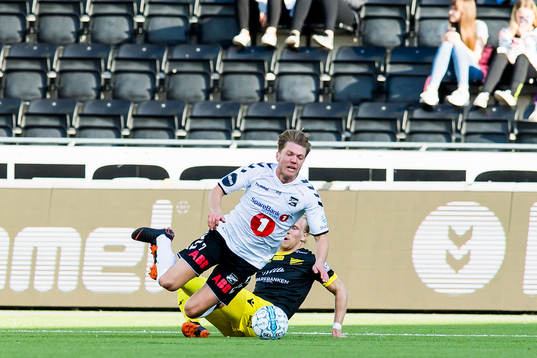 Lars-Jørgen Salvesen of Start tackle Erik Martin Broberg