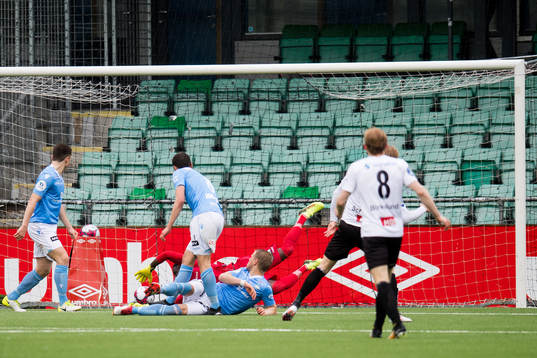 Eirik Schulze of Sogndal scores the 1-1 goal behind