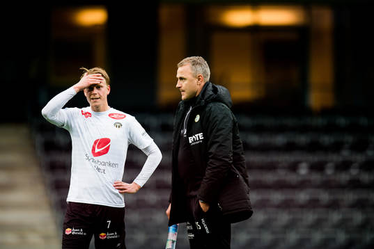 Eirik Schulze of Sogndal and Bengt Sæternes, head coach of