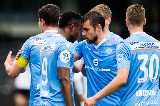 Kachi of Sandnes Ulf celebrates the 0-1 goal with Remi