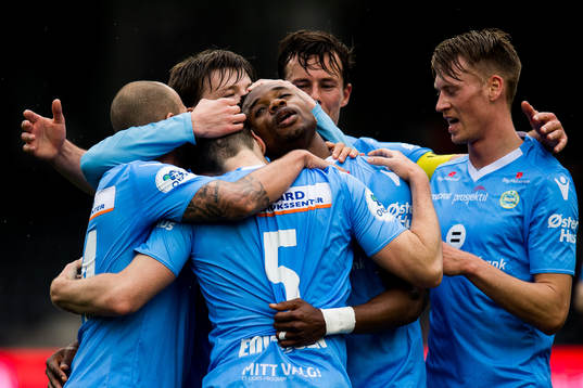 Kachi of Sandnes Ulf celebrates the 0-1 goal with teammates