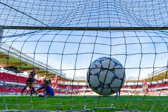 Piteås Nina Jakobsson gör mål 0-1 bakom Växjös