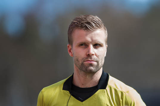 Domare Glenn Nyberg innan fotbollsmatchen i Allsvenskan