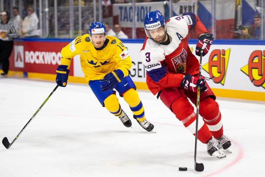 Sveriges Gustav Nyquist jagar Tjeckiens Radko Gudas
