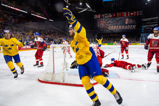 Sveriges Mika Zibanejad jublar när han gjort 3-1-målet