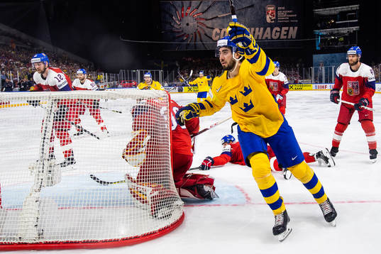 Sveriges Mika Zibanejad jublar när han gjort 3-1-målet