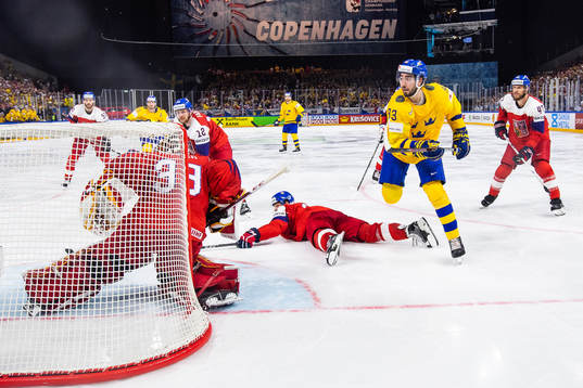 Sveriges Mika Zibanejad gör 3-1-målet bakom Tjeckiens