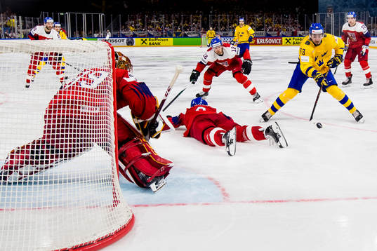 Sveriges Mika Zibanejad och Tjeckiens målvakt David Rittich