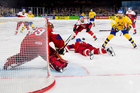 Sveriges Mika Zibanejad och Tjeckiens målvakt David Rittich
