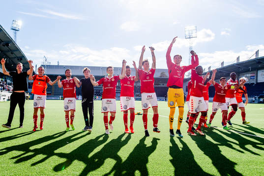 Kalmars spelare jublar