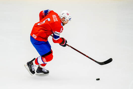 Jonas Holøs of Norway warms up