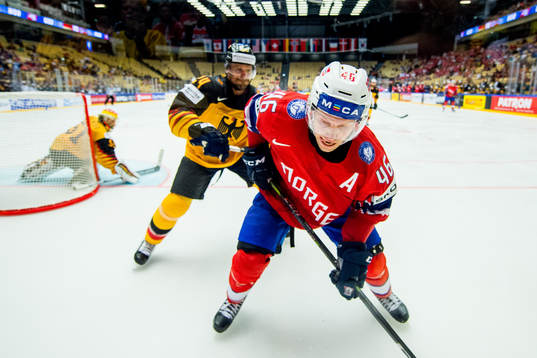 Mathis Olimb of Norway and Dennis Seidenberg of Germany