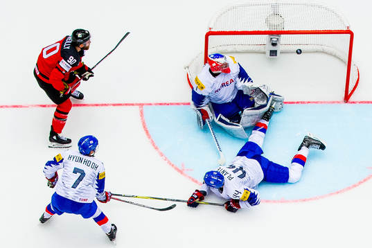 Ryan O’Reilly of Canada scores 4-0 behind goaltender Matt
