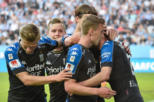 IFK Göteborgs spelare jublar