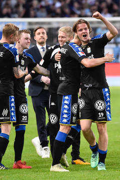 IFK Göteborgs August Erlingmark jublar med lagkamrater
