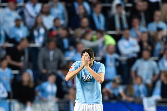 Malmö FFs Alexander Jeremejeff deppar