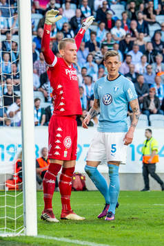 IFK Göteborgs målvakt Pontus Dahlberg och Malmö FFs