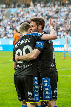IFK Göteborgs Victor Wernersson kramar om Emil Salomonsson