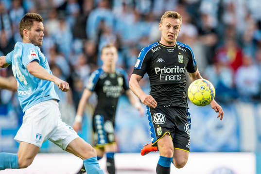 Malmö FFs Lasse Nielsen mot IFK Göteborgs Sebastian