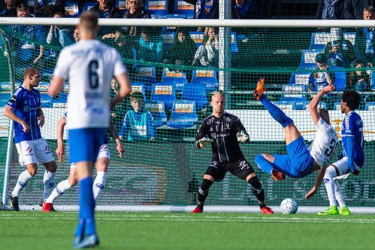 Erling Braut Haaland of Molde scores 1-1