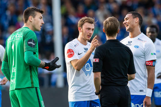 Goalkeeper Andreas Linde, Fredrik Aursnes and Ruben