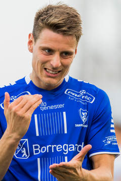 Kristoffer Zachariassen of Sarpsborg 08 reacts