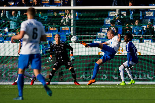 Erling Braut Haaland of Molde scores 1-1 behind Goalkeeper