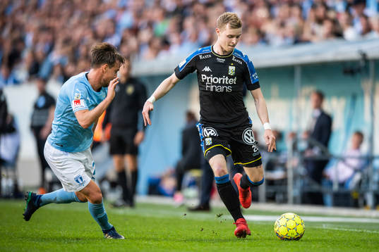 Malmö FFs Eric Larsson och IFK Göteborgs Victor Wernersson